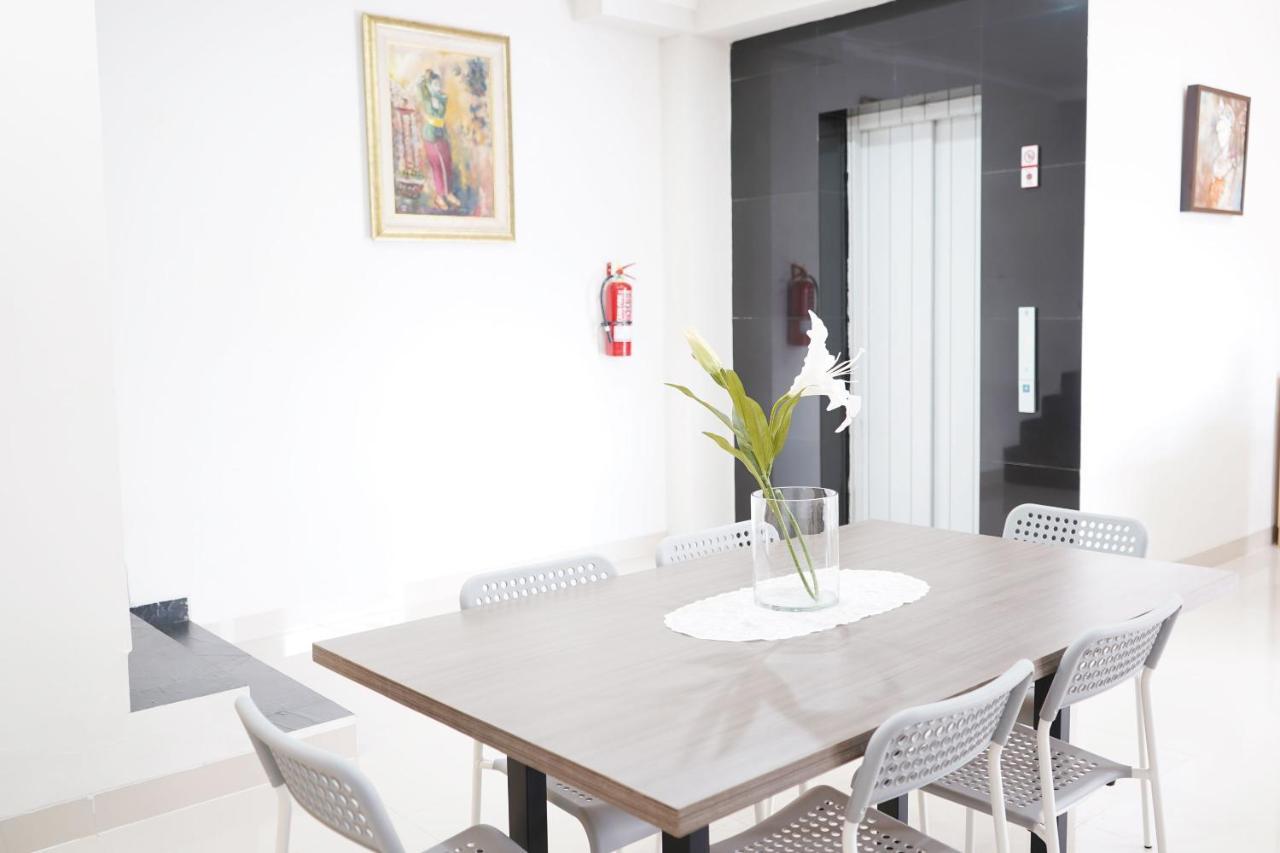Urooms Senayan Джакарта Екстериор снимка